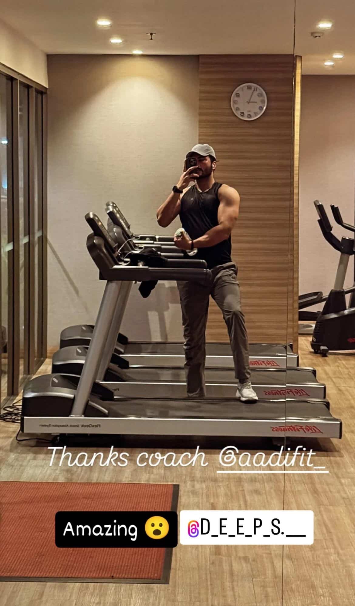 Deep gym mirror selfie post transformation