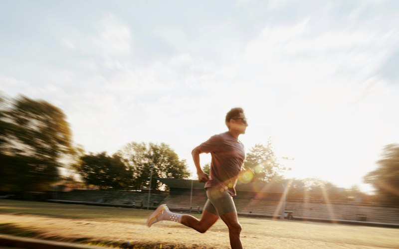 Person running outdoors as part of a structured fat loss training plan